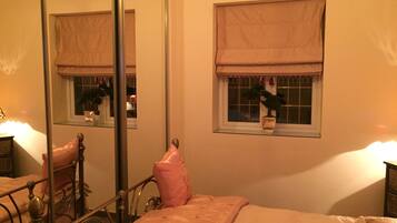 Garden room (Ardesia) | Premium bedding, individually decorated, individually furnished, desk
