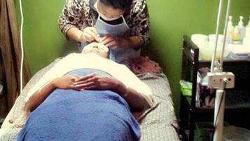 Sauna, hot tub, hot springs/mineral springs, body treatments