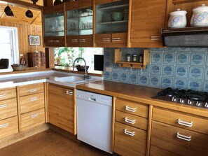 Villa, 4 Bedrooms | Private kitchen | Fridge, microwave, oven, stovetop