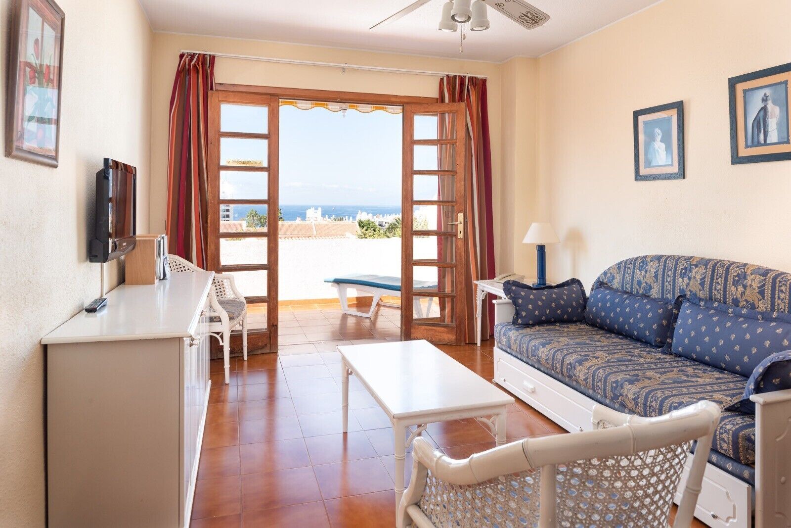 Fer et planche à repasser, Wi-Fi gratuit, draps fournis