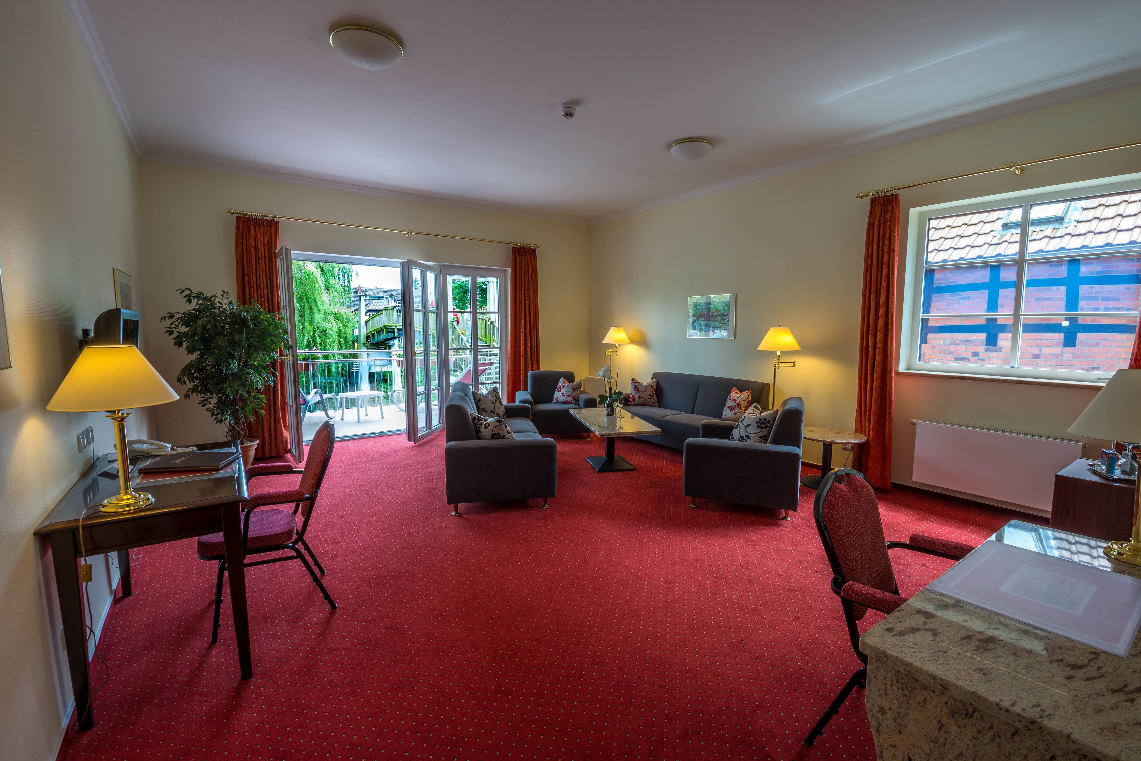 deluxe double room (weinbergseite, am weinberg 2) | living room | 66-cm flat-screen tv with satellite channels, tv