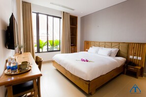 Deluxe Double Room, 1 Queen Bed, Non Smoking, Garden View - Tropical Da Nang Villa (Da Nang)