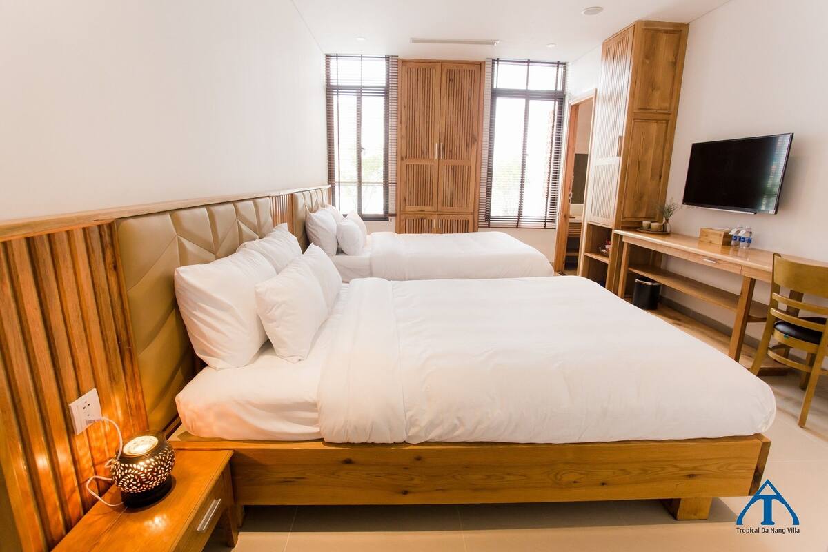 Deluxe Twin Room, Non Smoking, City View | Minibar, soundproofing, WiFi (free), bed sheets