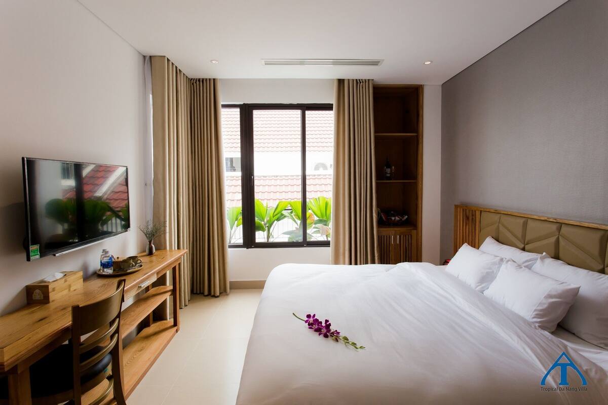 Deluxe Double Room, 1 Queen Bed, Non Smoking, Garden View | Minibar, soundproofing, WiFi (free), bed sheets