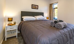 2 室のベッドルーム、アイロン / アイロン台、WiFi、ベッドシーツ