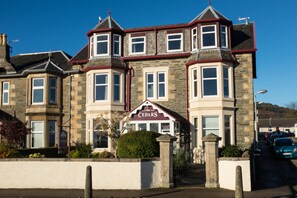 Front of property - Cedars Guest House (Dunoon)