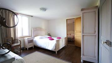 Individually decorated, individually furnished, soundproofing