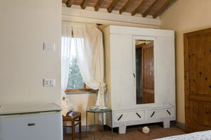 Habitación triple (Salice) | Escritorio, cunas gratuitas, cuna de viaje y wifi gratis