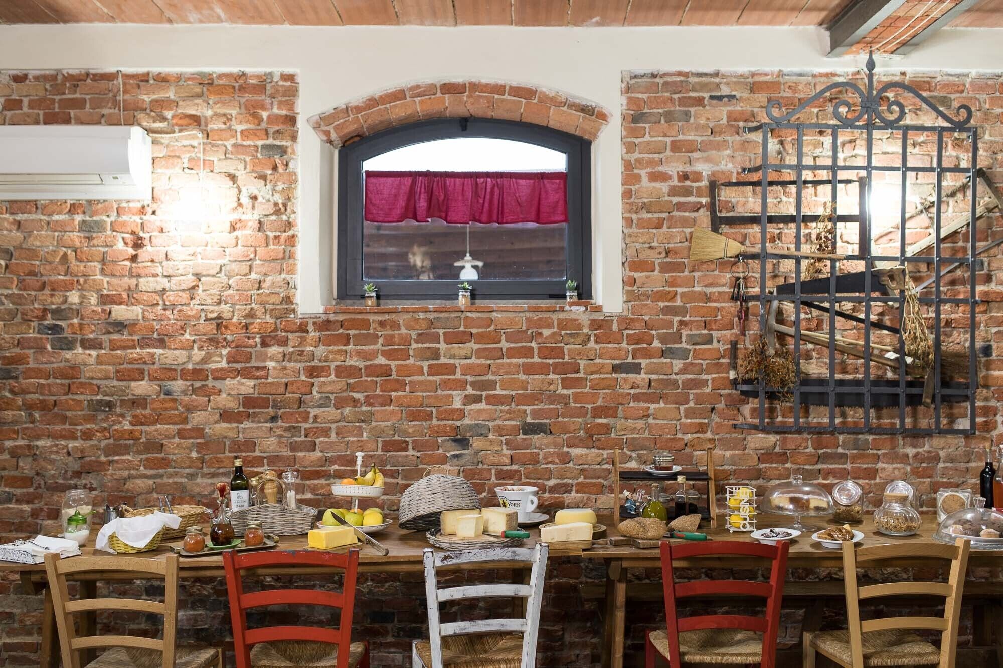 Tägliches Frühstücksbuffet (10 EUR pro Person)