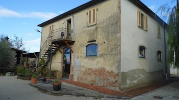 Fassade der Unterkunft – Abend/Nacht