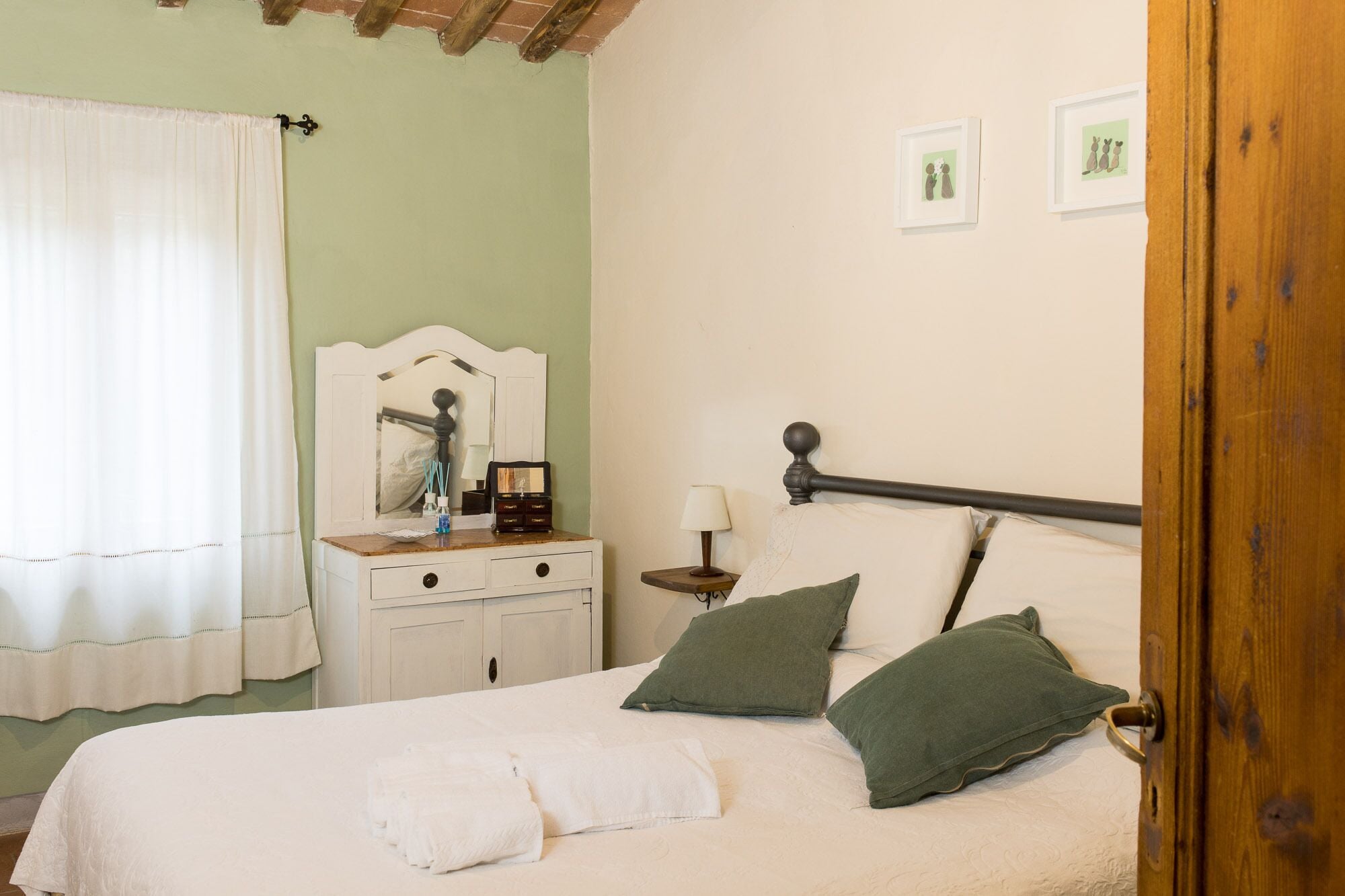 Room (Melograno) | Desk, free cribs/infant beds, travel crib, free WiFi