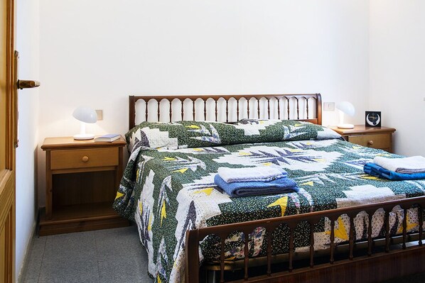 2 chambres, fer et planche à repasser, Wi-Fi gratuit, draps fournis