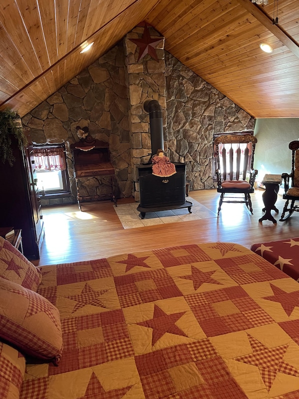 Hideaway | Premium bedding, pillowtop beds, individually decorated