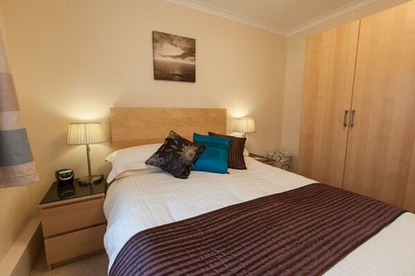 Apartment, 1 Bedroom | 1 bedroom, Egyptian cotton sheets, premium bedding, iron/ironing board - Cedars Apartment (Dunoon)