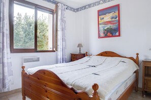 3 bedrooms, iron/ironing board - Homerez - Charming house in Agde with garden and terrace (Agde)