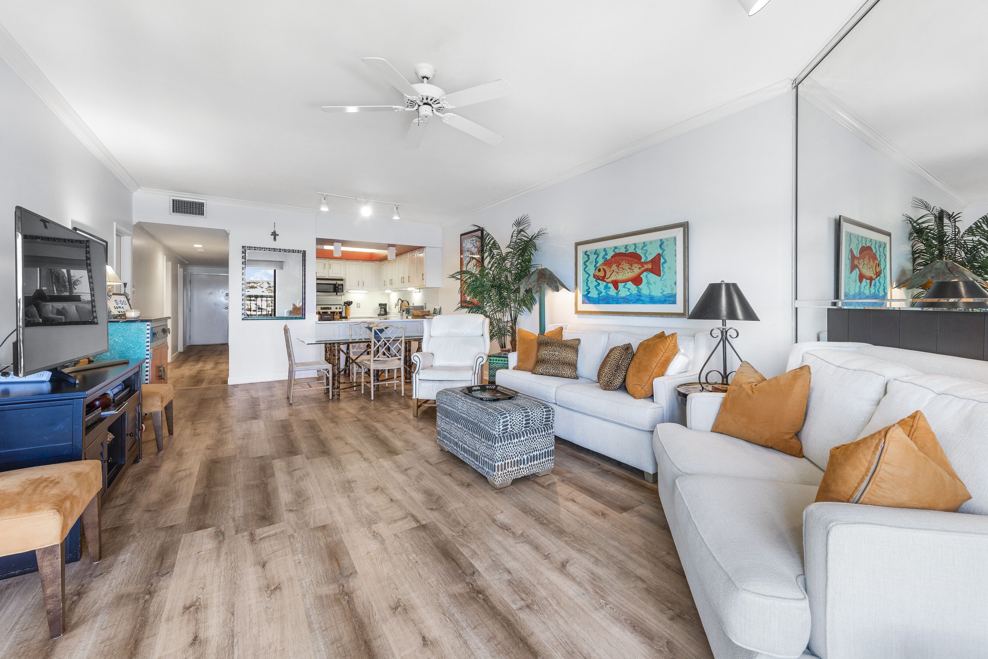 Televisión y chimenea 