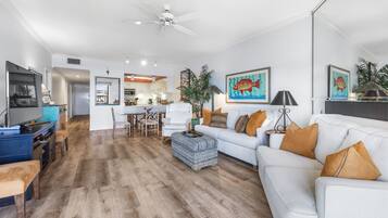 Televisión y chimenea