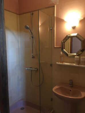 Shower, towels