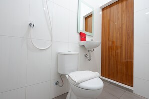 샤워 시설, 무료 세면용품, 타월