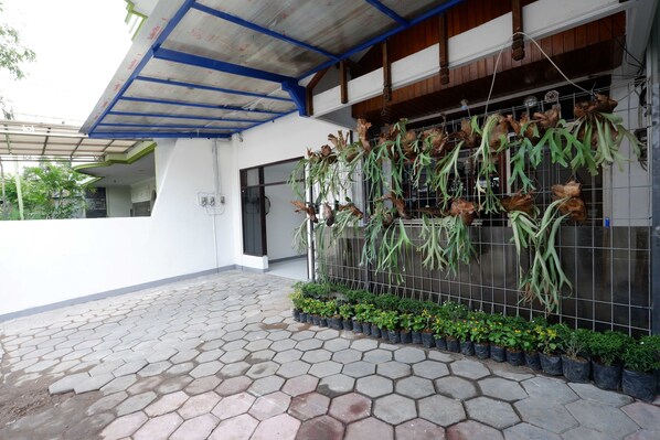 Exterior - RedDoorz near Mall Ciputra 2 (Semarang)