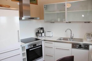 Căn hộ | Bếp riêng | Tủ lạnh, bếp nấu, ấm điện, dụng cụ nấu nướng/bát dĩa/dao nĩa