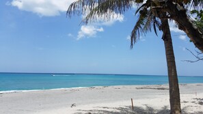 Beach nearby, sun-loungers, beach towels