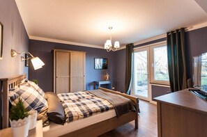 Blackout drapes, soundproofing, free WiFi, bed sheets - Haus am See B&B (Bornheim)