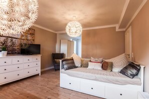 Blackout curtains, free WiFi, bed sheets - Haus am See B&B (Bornheim)