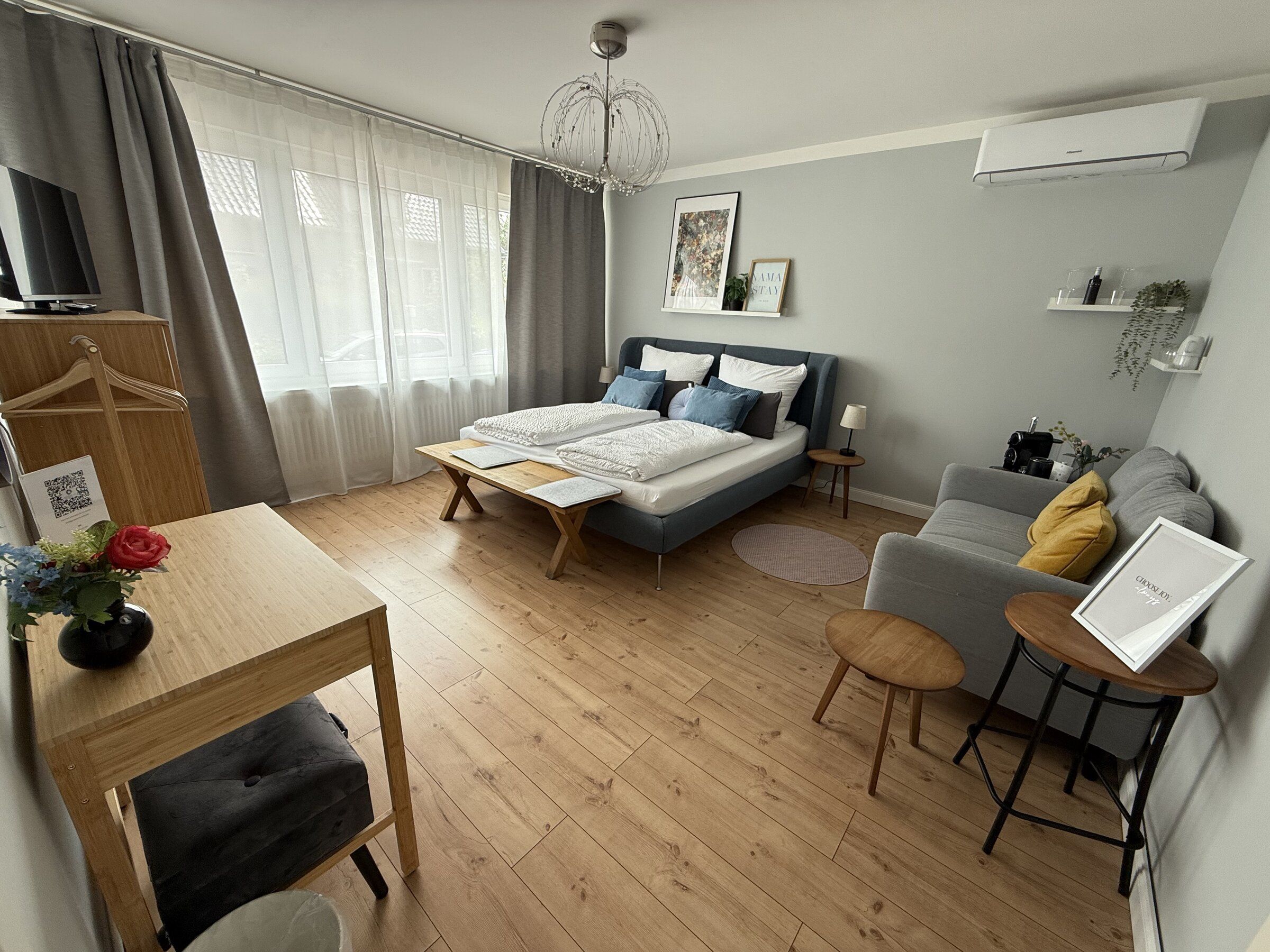 Suite | Blackout curtains, soundproofing, free WiFi, bed sheets