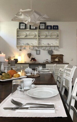 Free daily continental breakfast  - Haus am See B&B (Bornheim)
