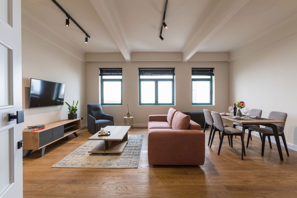 Living area | 49-inch Smart TV with digital channels, TV