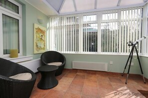 Cottage | Living area | TV, fireplace, DVD player, iPod dock