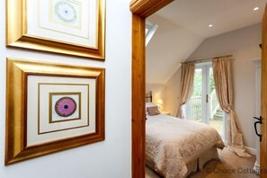 3 bedrooms, free cribs/infant beds, bed sheets - Braunton April Cottage 3 Bedrooms (Braunton)