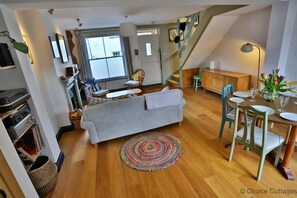 Cottage | Living area