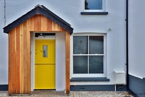 Cottage | Property entrance