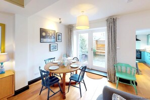 Cottage | Dining - Braunton Samphire 2 Bedrooms (Braunton)