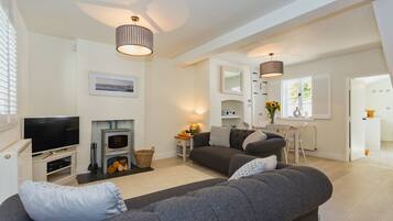 Casa de campo | Área de sala de estar | Televisión, chimenea, reproductor de DVD y estación para iPod