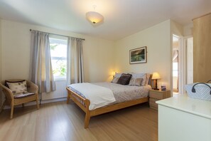 6 bedrooms, free cots/infant beds, bed sheets - Croyde High Tide 6 Bedrooms (Braunton)