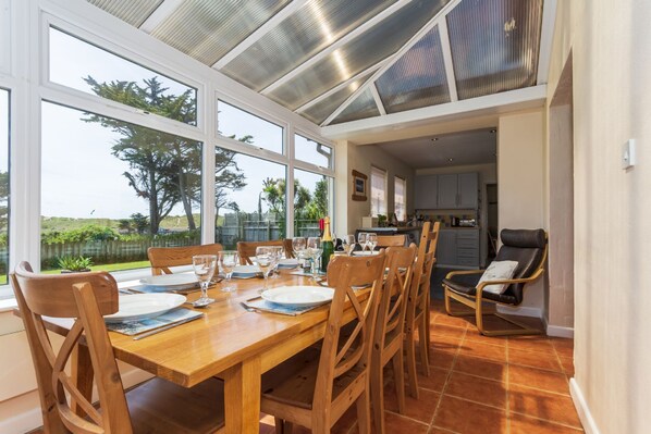 Dining - Croyde High Tide 6 Bedrooms (Braunton)
