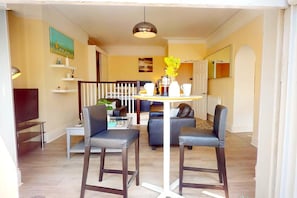 Cottage | Dining