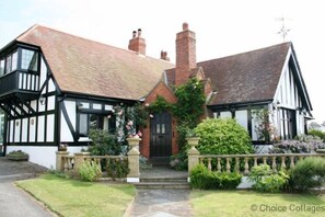 Front of property - Croyde Sandbourne 2 Bedrooms (Braunton)