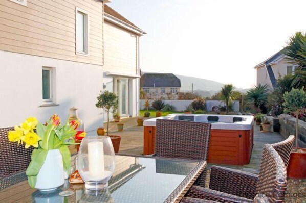 In-room dining - Croyde House 4 Bedrooms (Braunton)