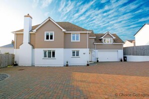 Front of property - Croyde House 4 Bedrooms (Braunton)