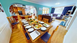 Dining - Croyde Villa Sunsea 6 Bedrooms (Braunton)