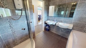 Towels - Croyde Villa Sunsea 6 Bedrooms (Braunton)
