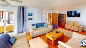 Living area - Croyde Waves 4 Bedrooms (Braunton)
