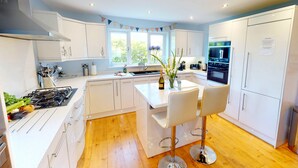 Private kitchen - Croyde Waves 4 Bedrooms (Braunton)