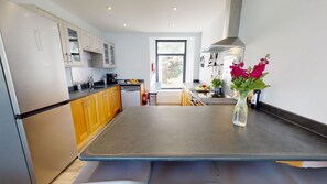 Micro-ondes, four, plaque de cuisson, lave-vaisselle
