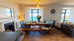Dining - Woolacombe Admirals Lodge 6 Bedrooms (Woolacombe)