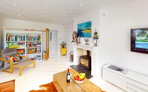 Takka, videopelikonsoli, DVD-soitin, iPod-telakointiasema